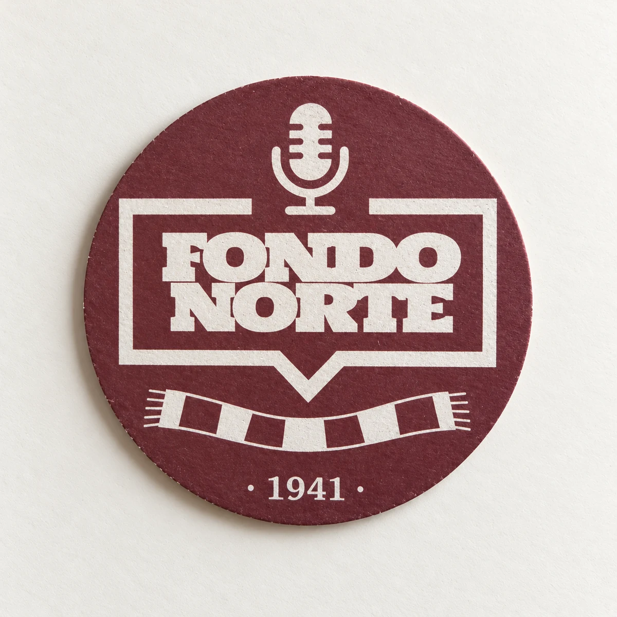 Posavasos granate por delante con el logo de Fondo Norte