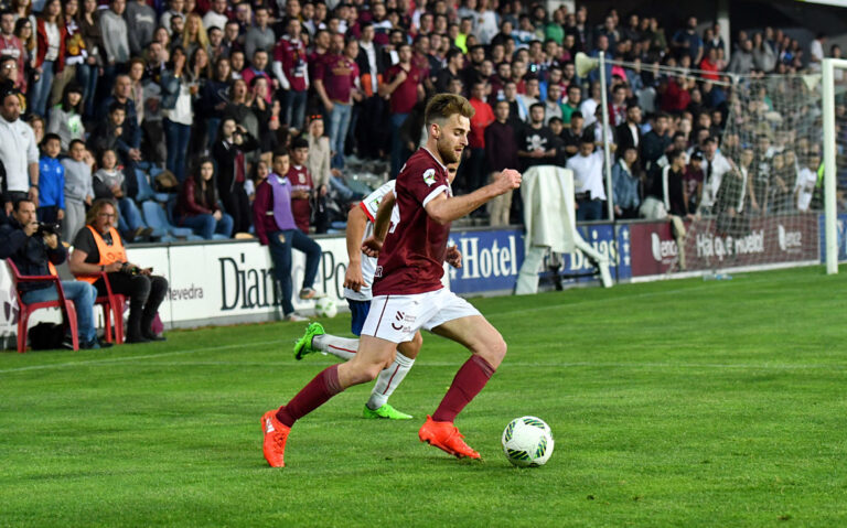 Alex González preto de renovar co Pontevedra Club de Fútbol