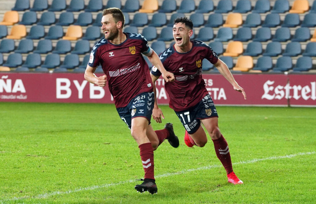 Alex González celebrando su gol ante el FC Cartagena