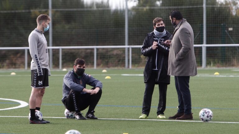 Jesús Ramos cesado y Roberto Feáns dimite como director deportivo del Pontevedra CF