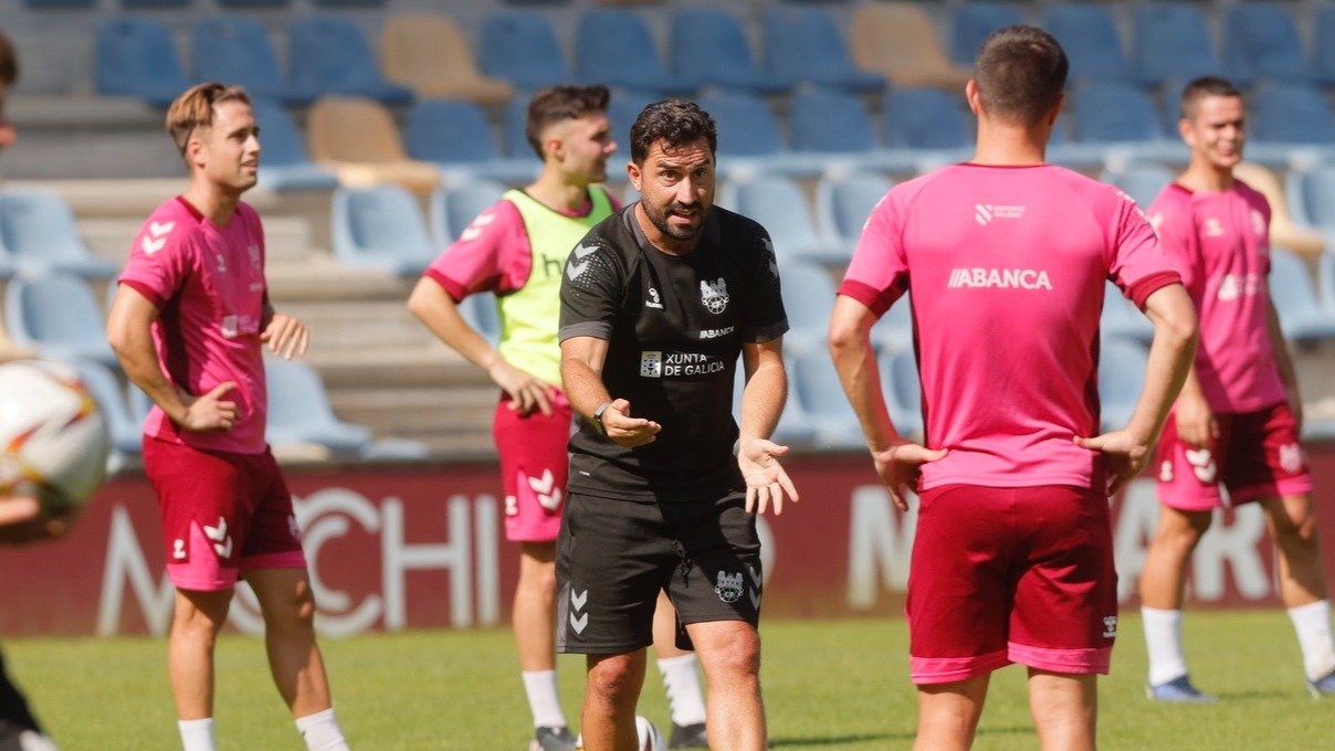 Antonio Fernández entrenando al PontevedraCF