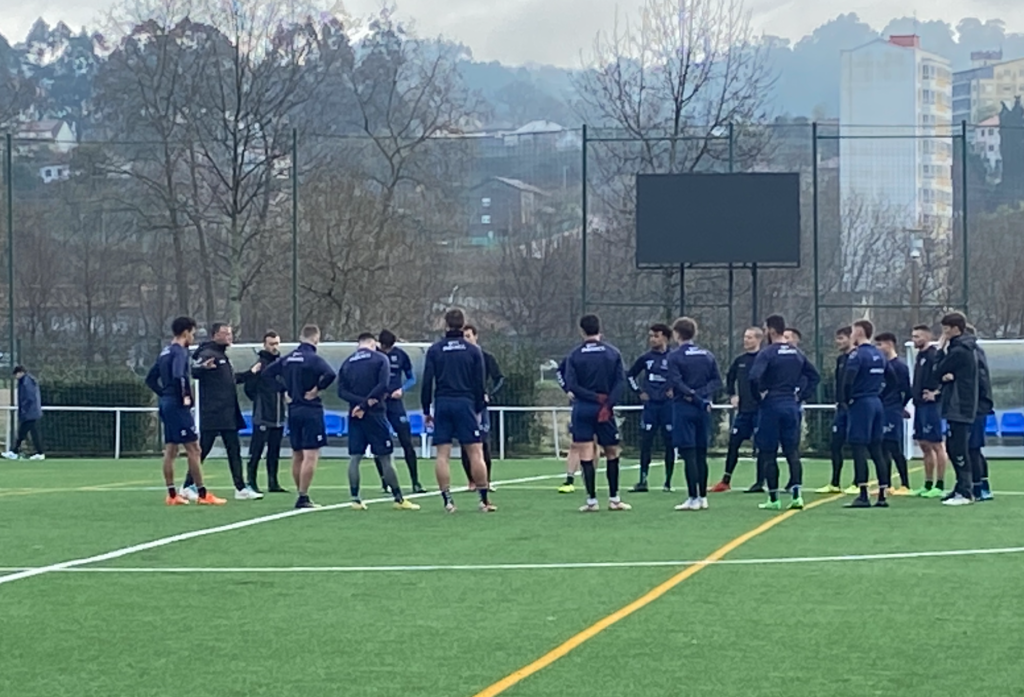 Rondo en el entrenamiento de Toni Otero