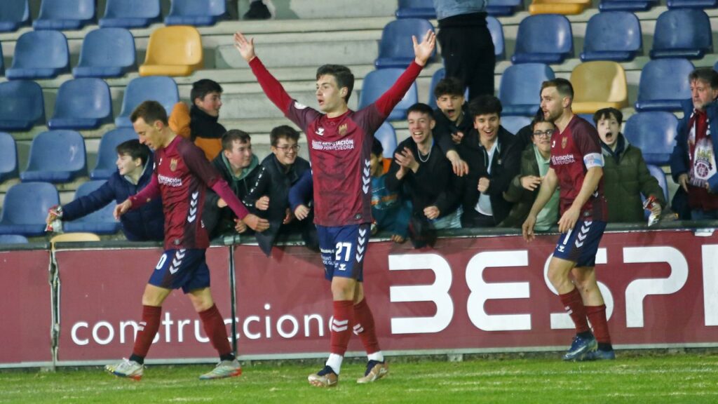 Victor Casais renueva con el Pontevedra CF