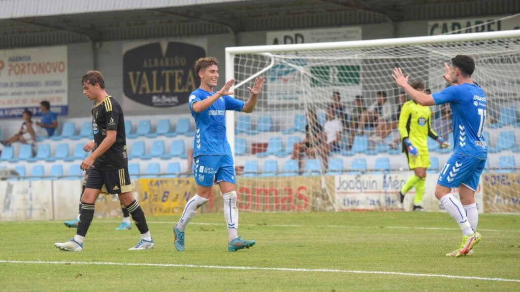Valentín Jaichenco celebrando un gol con el Pontevedra