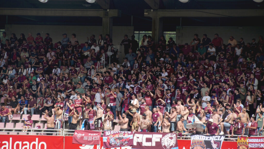 Afición del Pontevedra CF en el Estadio San Lázaro