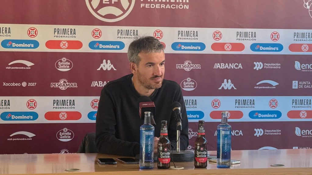 Rubén Domínguez, entrenador del Pontevedra CF, en la rueda de prensa previa al partido ante la Cultural Leonesa